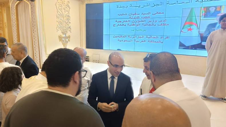 شايب يلتقي أفراد الجالية الجزائرية المقيمين بالسعودية