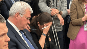 شاهد.. ردة فعل سفيرة أوكرانيا خلال شجار “ترامب وزيلينسكي”