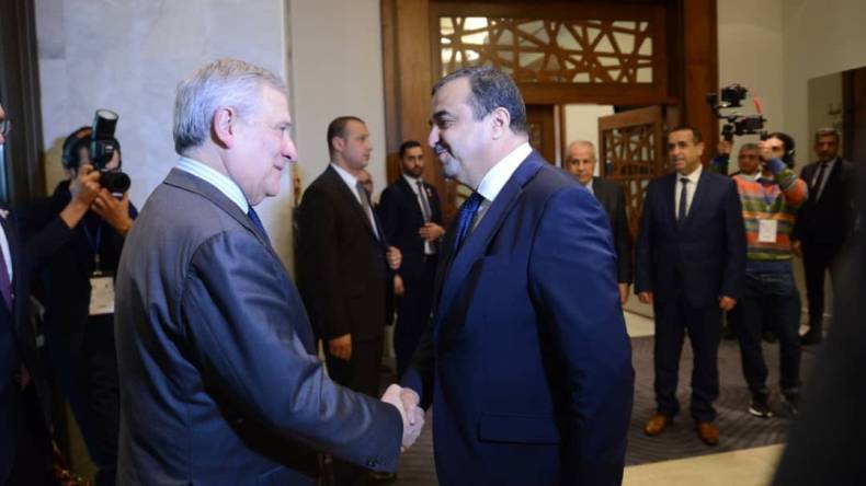 وزير الخارجية الإيطالي يشيد بمكانة الجزائر كمزود موثوق للطاقة نحو أوروبا