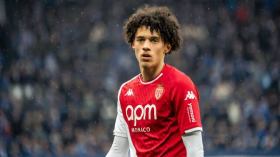 أكيلوش يُبقي الباب مفتوحا…