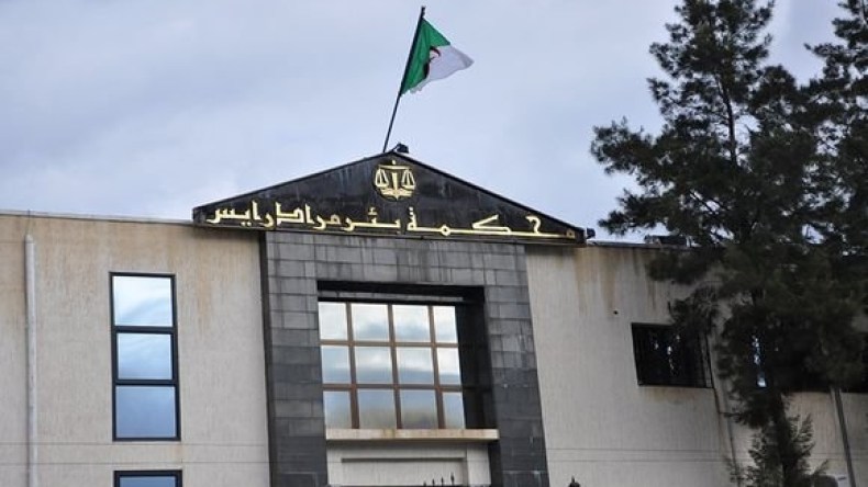 الحبس المؤقت للمدعو “الحاج كمال” بتهمة استغلال النفوذ وإخفاء هارب من العدالة