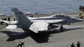 البحرية الامريكية تُعلن سقوط طائرة إف-18 قبالة سواحل اليمن