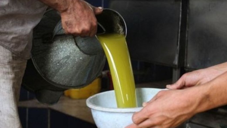 طريقة جديدة لإنتاج الزيوت المغشوشة.. حماية المُستهلك تكشف! (فيديو)