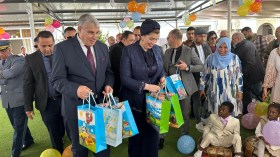 وهران: مولوجي تشارك فرحة العيد مع الأطفال مرضى السرطان والمسنين