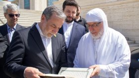 وزير الخارجية الإيراني في جامع الجزائر (صور)