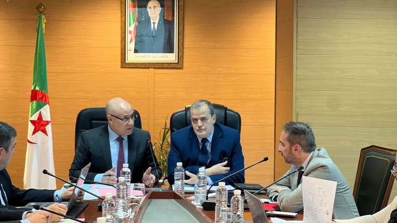اجتماع ثلاثي حول تموين السوق بالمنتجات المحلية والمستوردة
