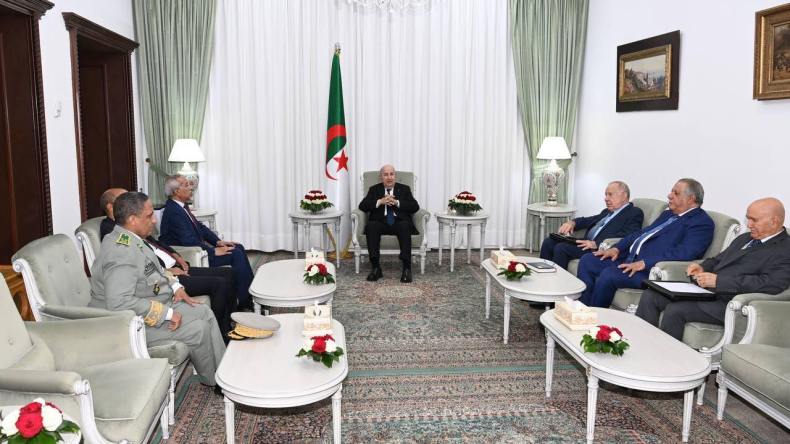 الرئيس تبون يستقبل وزير الدفاع الموريتاني (فيديو)