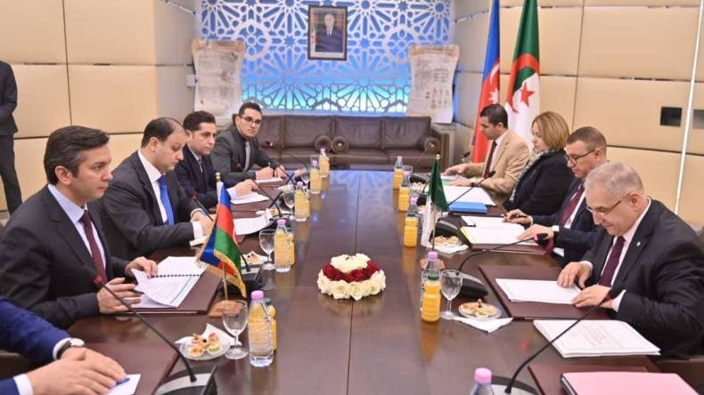 تبادل وجهات النظر بين الجزائر وأذربيجان حول الشرق الأوسط والصحراء الغربية ومنطقة الساحل