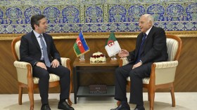 عطاف يستقبل نائب وزير الشؤون الخارجية لجمهورية أذربيجان