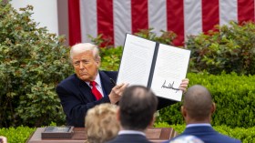 بين التنديد والتهديد.. هذه ردود الفعل الدولية على رسوم ترامب الجمركية