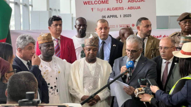 بالصور.. وصول الطائرة الأولى للجوية الجزائرية نحو أبوجا