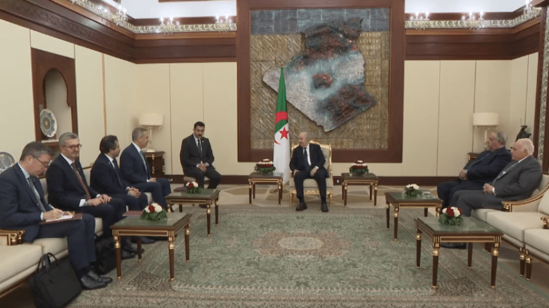 الرئيس تبون يستقبل وزير الخارجية التركي (فيديو)