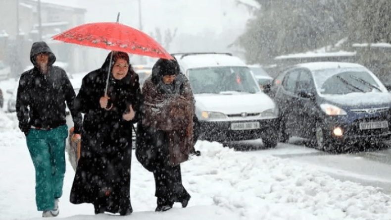 نشرية خاصة: ثلوج وأمطار غزيرة على 34 ولاية