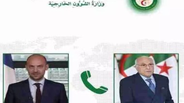 M. Attaf reçoit un appel téléphonique de son homologue français