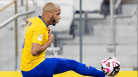 بالفيديو.. براهيمي يسجل هدفا جميلا في مرمى “العربي”