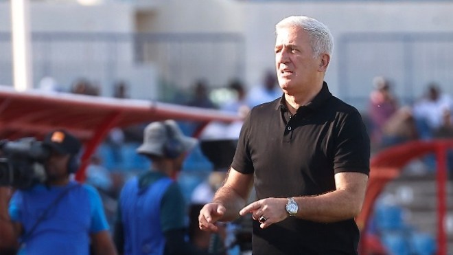 أحدهما مندهش من بيتكوفيتش والآخر يستغرب