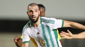 بن طالب: فخور لِعدم تردّدي في تفضيل الجزائر على فرنسا وإنجلترا