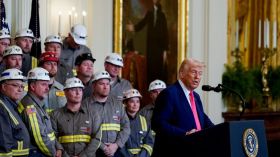 ترامب يهدّد شركات الطاقة المتجددة بقرار جديد