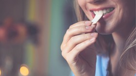 تحد من انتشار الإنفلونزا والهربس.. ماذا تعرف عن العلكة المضادة للفيروسات؟