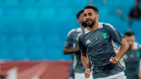 بِالفيديو: هدف وتمريرة وجائزة لـ “محرز”