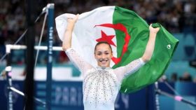 بِالفيديو: الرئيس تبون يُهنّئ بطلة الجمباز العالمي نمور