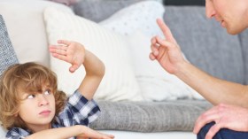 8 علامات تدل على أنك تعرضت للقسوة في طفولتك