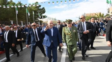 Accueil populaire chaleureux réservé au président de la République par les citoyens et notables de la wilaya de Béchar