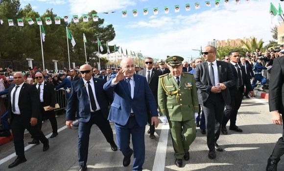 Accueil populaire chaleureux réservé au président de la République par les citoyens et notables de la wilaya de Béchar