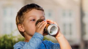 منظمة حماية المستهلك تُحذر من مخاطر مشروبات الطاقة على صحة الأطفال