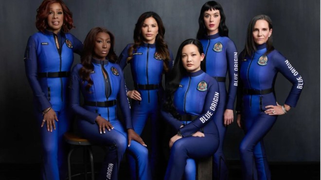 رحلة كاتي بيري ورفيقاتها إلى الفضاء تثير الشكوك حول طقوس سرية!