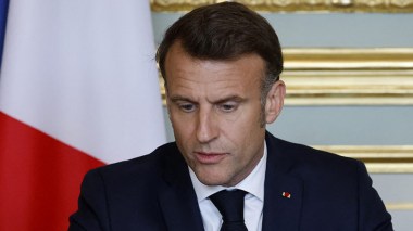 Elysee decisions complicated the crisis and failed to bring Algeria to its knees 