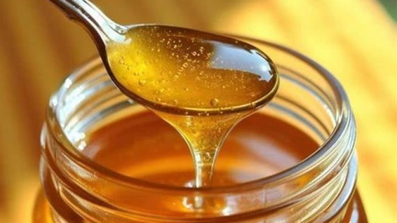 ماذا يحدث عند تناول العسل على معدة فارغة؟