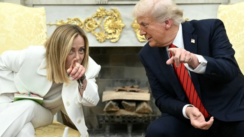 لماذا واجهت مترجمة ميلوني صعوبات داخل البيت الأبيض؟