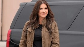 آخر المستجدات بشأن سرقة حقيبة وزيرة الأمن الداخلي الأمريكية