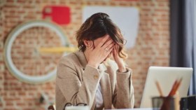 ماذا تعرفين عن أزمة سن الأربعين؟