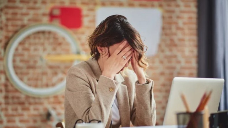 ماذا تعرفين عن أزمة سن الأربعين؟