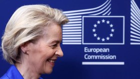 الاتحاد الأوروبي “يعلّق” رسومه الجمركية ضد أميركا 90 يوماً