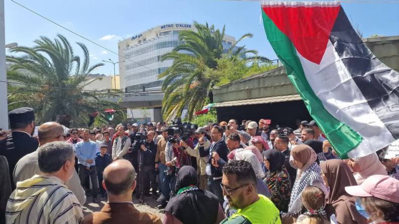 وقفة لجمعية العلماء المسلمين الجزائريين دعماً لغزة