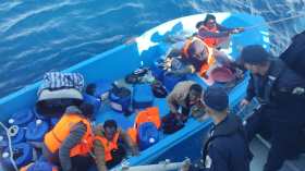 القوات البحرية تنقذ 23 مرشحا للهجرة غير الشرعية من جنسيات إفريقية بسواحل بومرداس (بالصور)