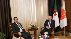 حشيشي يعقد لقاء هاما مع رئيس مجموعة بهوان العمانية