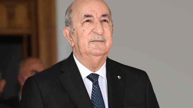 الرئيس تبون يصل إلى المركز الدولي للمؤتمرات للإشراف على لقاء مع المتعاملين الاقتصاديين