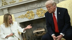 صحفي إيطالي يحرج دونالد ترامب (فيديو)