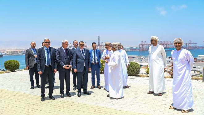 سعيود يزور ميناء صلالة العُماني