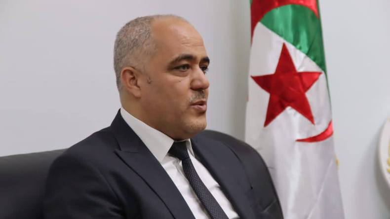 حمزاوي يدعو لتوعية الشباب بشأن التحديات التي تواجه الجزائر 