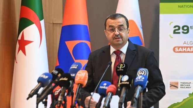 الجزائر تتجه نحو بناء سيادة صناعية وتكنولوجية في مجال تخزين الكهرباء 