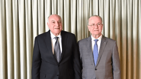 عطاف يتحادث مع رئيس الوزراء الفلسطيني بتركيا