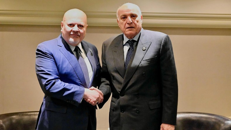 عطاف يلتقي المدعي العام للمحكمة الجنائية الدولية كريم خان