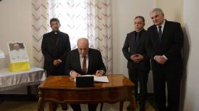 عطاف: الجزائر لن تنسى مواقف البابا فرنسيس لرفع الظلم عن الشعب الفلسطيني