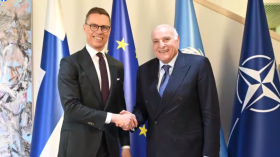 عطاف يُستقبل من قبل الرئيس الفنلندي