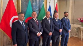 مراد يشارك في لقاء تنسيقي حول قضايا الهجرة غير النظامية بنابولي 